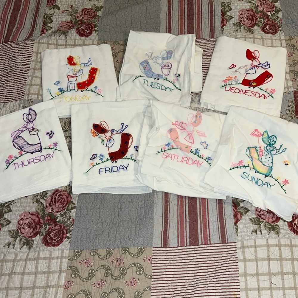 Vintage Days of the Week kitchen towels set